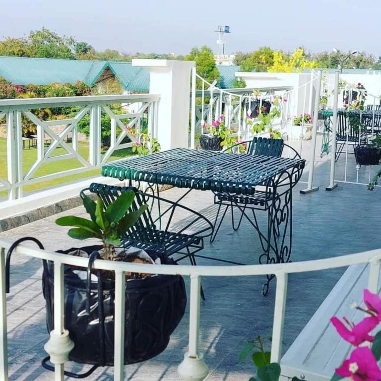 Hotel Sarai Bharatgarh Nohan Esterno foto